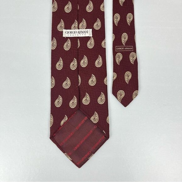 Giorgio Armani Red 100% Silk Necktie- Made in Italy - Picture 5 of 6